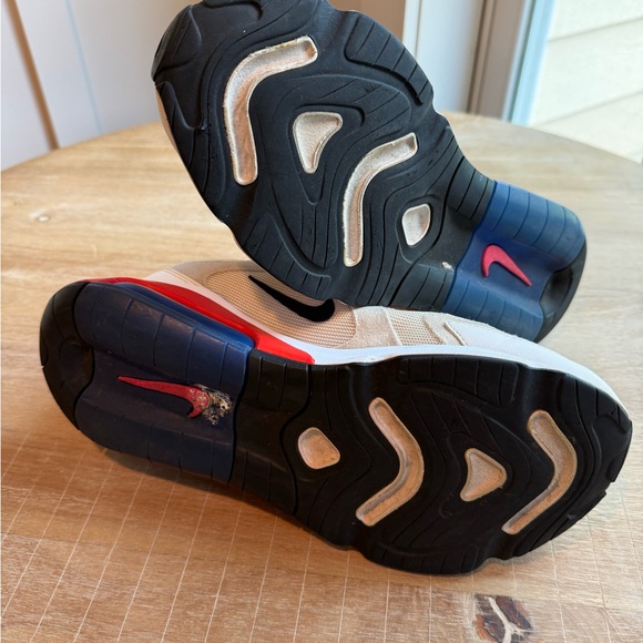 Nike Air 200 Cream Sneakers with Black and Red Accents - Picture 8 of 10